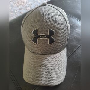 Under Armour fitted hat M/L